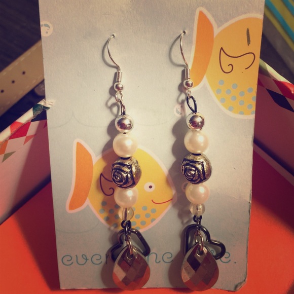 Hearts, Pearls & Roses Dangly Earrings