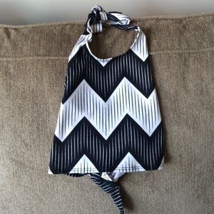 Crop top halter black and white-perfect condition