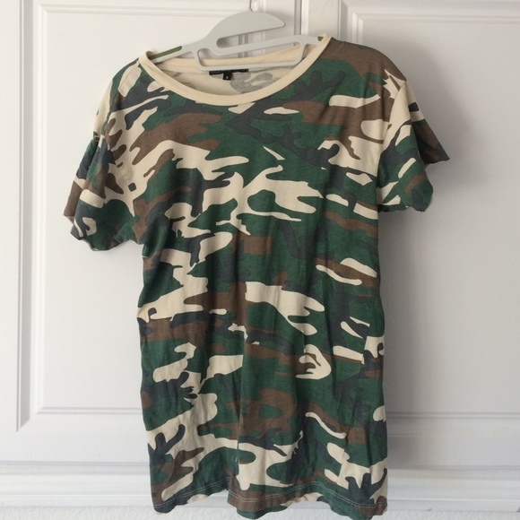 Urban outfitter camo tee