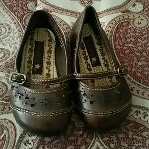 Brown toddler shoes