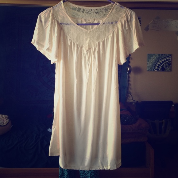 White casual shirt with lace