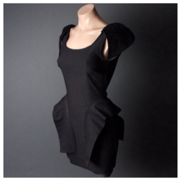 Dresses & Skirts - SALE Chic Black Architectural Dress