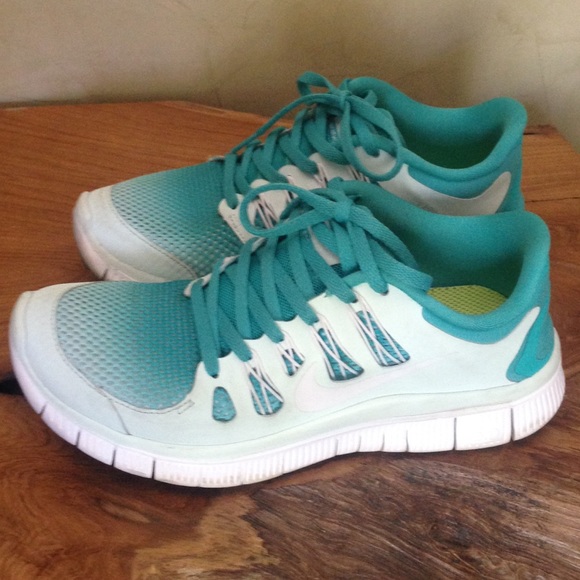 Nike free shoes. Size 6 in women's. 100% authentic