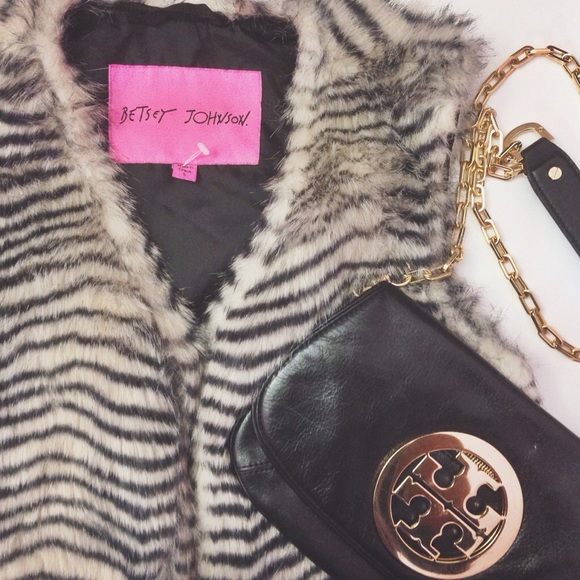 🎉HP🎉 Betsey Johnson Fur Vest