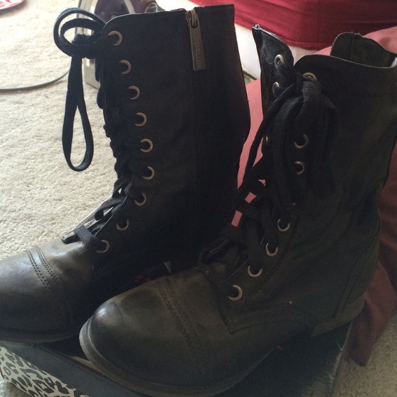Combat boots worn once