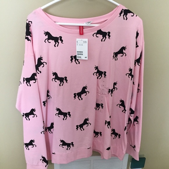 A unicorn sweater from H&M ✨