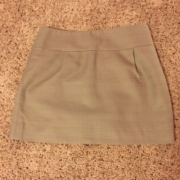 Grey J. Crew skirt NWT size 4. Back zip