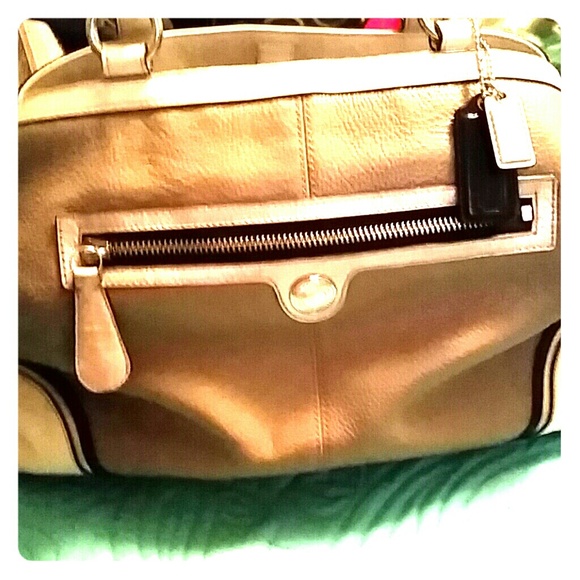 Coach Laura Spectator Tote #e1082-f15145 - Picture 1 of 4