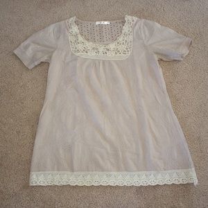 Tunic with lace and floral design