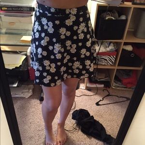 Forever21 daisy skater skirt