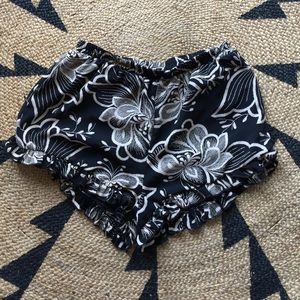 Cute ruffle hem shorts