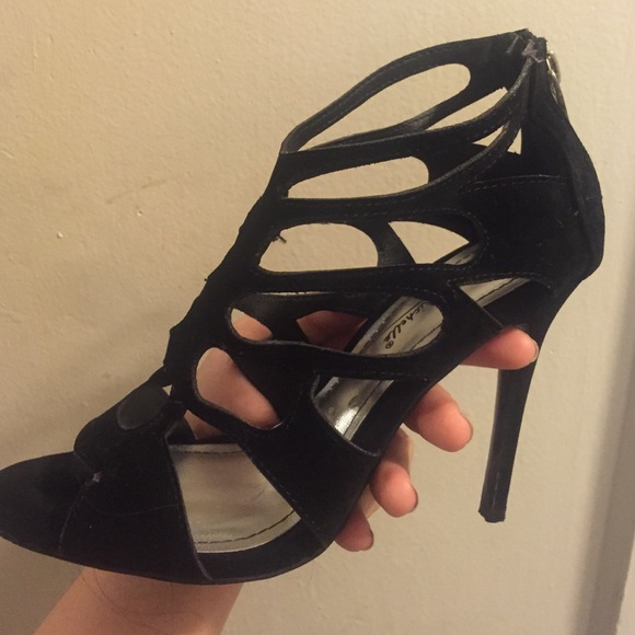 Super cute black heels