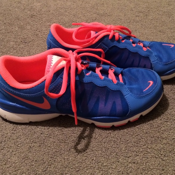 Nike Shoes - 🌟Women's nike shoes🎈