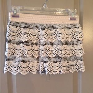 Girls Off White &Navy Crocet Lace Shorts