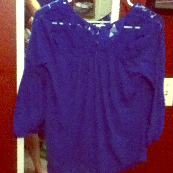 Electric blue shirt. 3/4 sleeve.