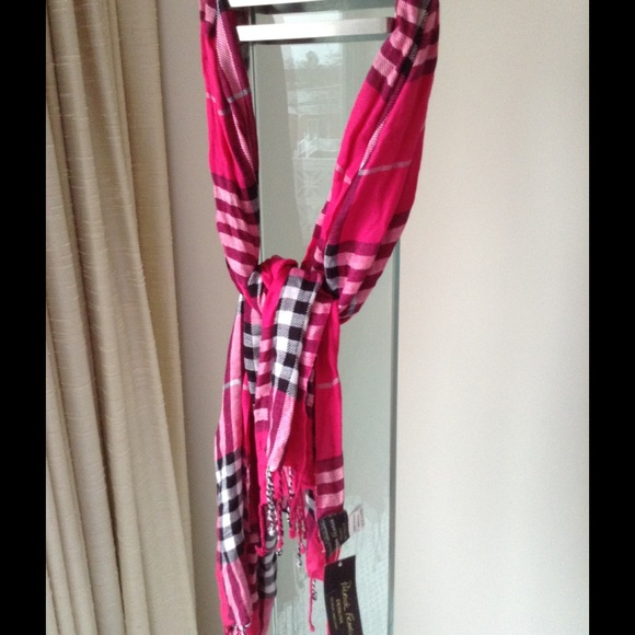 NWT Patrick Francis designer Scarf. NWT