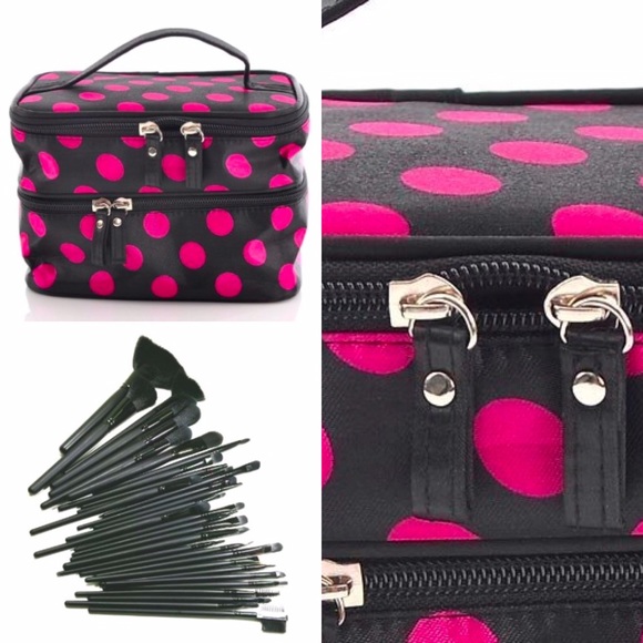 BRANDE NEW!!! Makeup bag and makeup brush set