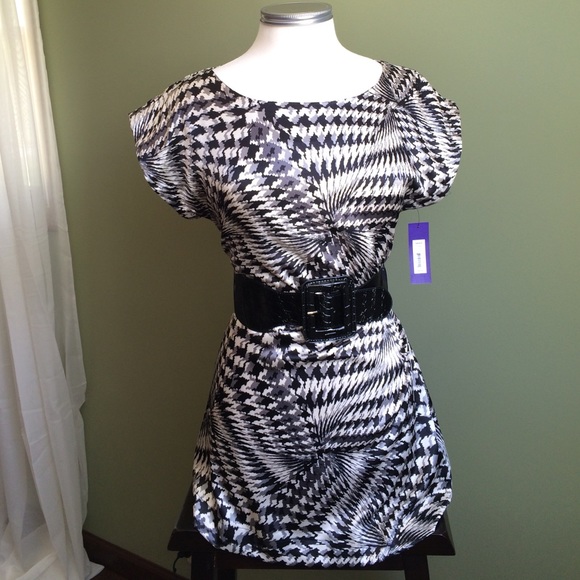 🔴Silky tunic with belt - Picture 1 of 3