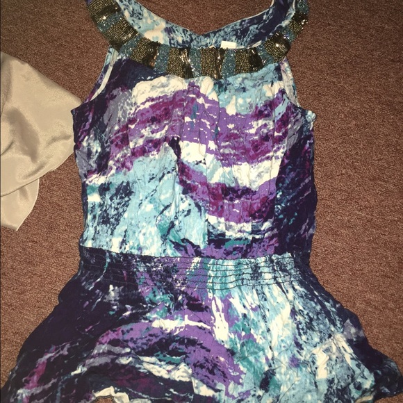 medium top with beautiful detail
