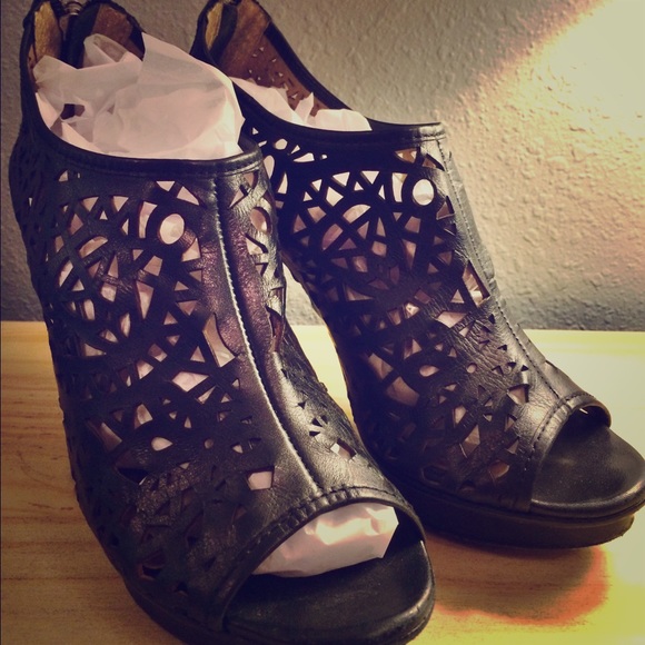 Mea Shadow // Black "Nelita" Leather // Size 9