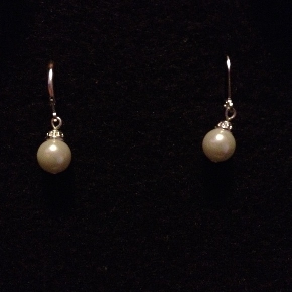 Unique by Yanbal International Pearl Earrings