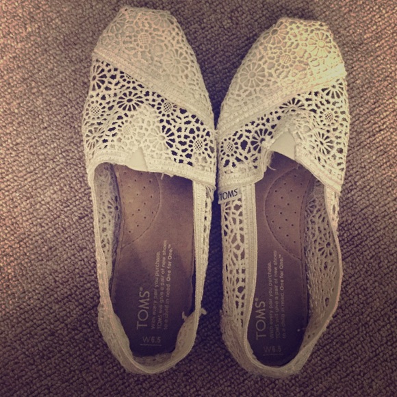 Cream crotchet Toms