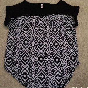 Tribal sheer pocket tee