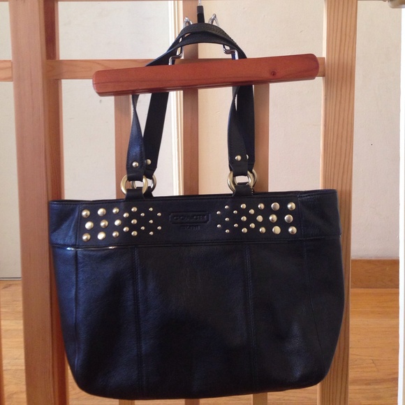 COACH shoulder bag black leather.