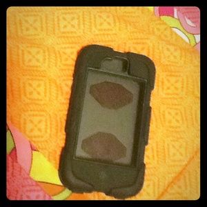 A dark army green IPhone 4/4s otter box phone case