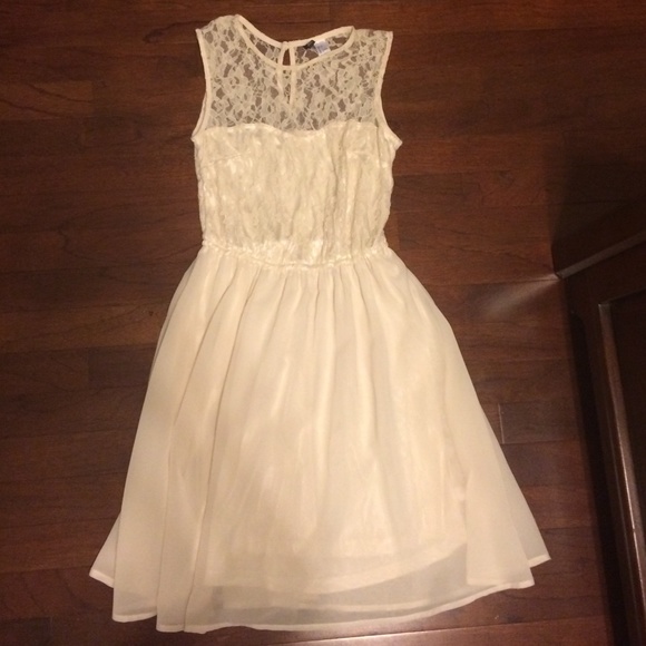 a'gaci Dresses & Skirts - White Floral A'gaci Dress