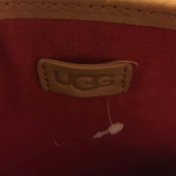 BRAND NEW "I ❤️ UGG" COLLECTION TABLET SLEEVE - Picture 2 of 4