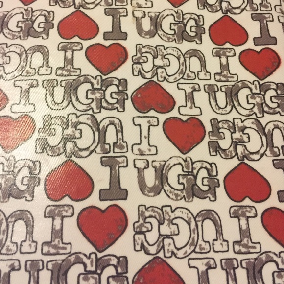 BRAND NEW "I ❤️ UGG" COLLECTION TABLET SLEEVE - Picture 3 of 4