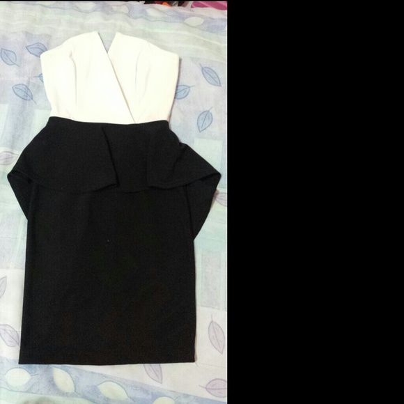 XS WHITE/BLACK DRESS - Picture 1 of 3