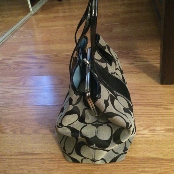 Coach purse - Picture 2 of 3