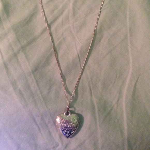 A gold heart necklace