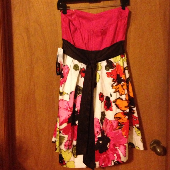 Dress - Picture 2 of 4