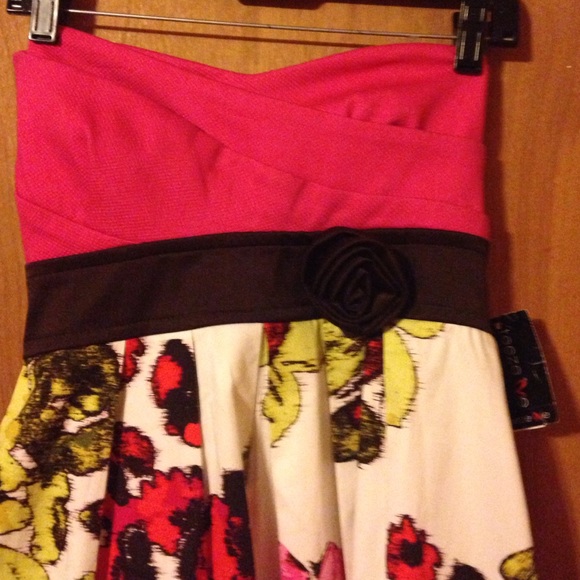 Dress - Picture 3 of 4