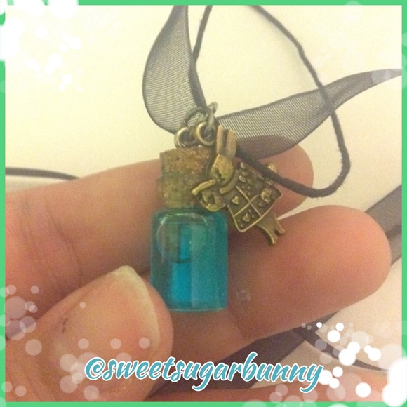 🆕 "Drink Me" Shrinking Potion - Picture 3 of 3