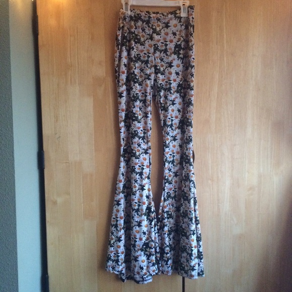 Daisy print bell bottom pants