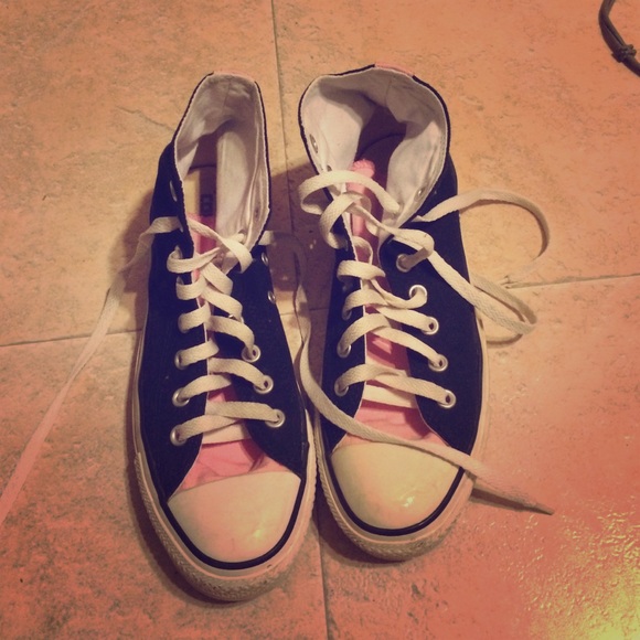 Black and pink converse