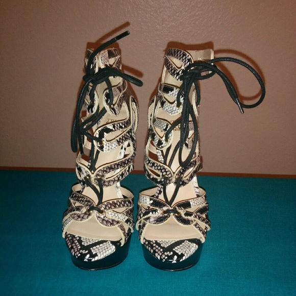 💥HOST PICK💥 Truth or Dare platform heel - Picture 2 of 4