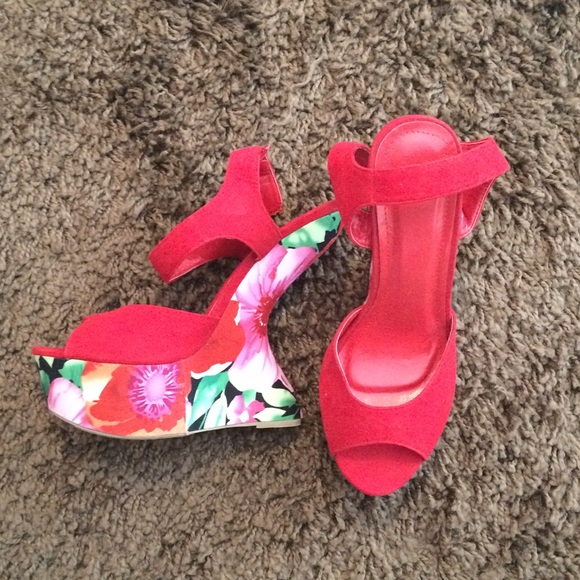 Brand New Red Floral Heel-less heels - Picture 2 of 2