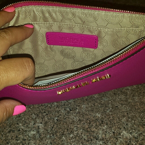 Clutch - Picture 2 of 3