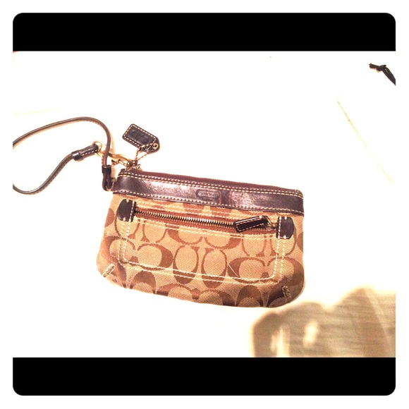 Small signature coach print wristlet