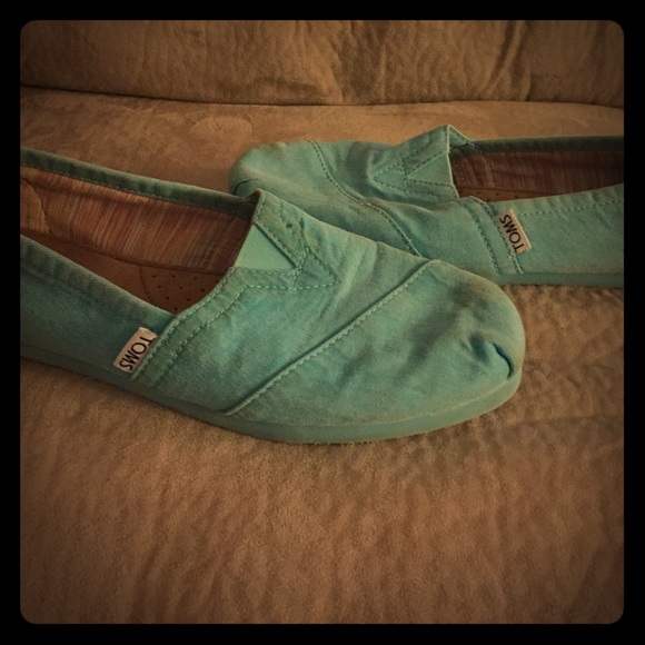Gently  loved TOMS