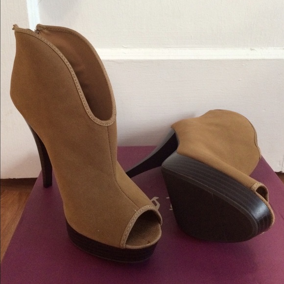 Gorgeous Tan Heels
