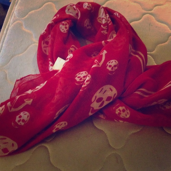 Scarf willing to trade