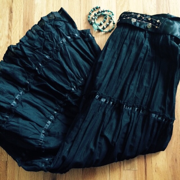 Dresses & Skirts - Boho black crinkly skirt