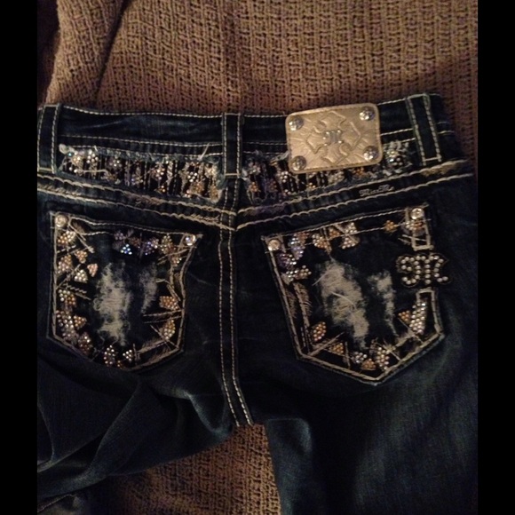 NWOT Miss Me Cropped blingged out Size 27 jeans
