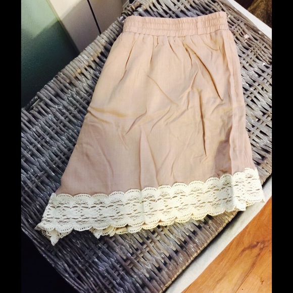 🆕Gorgeous ~ Latte Lace Shorts - Picture 3 of 3
